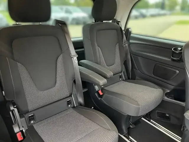 Mercedes-Benz V 220