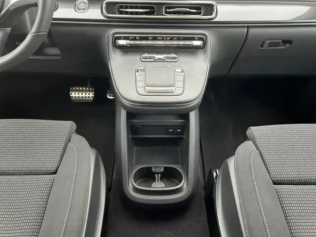 Mercedes-Benz V 220