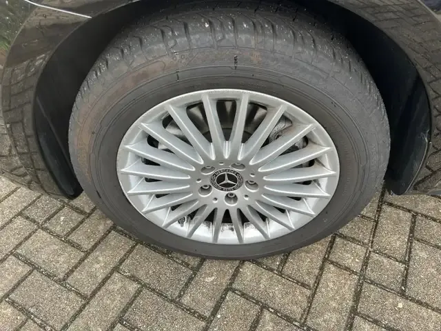 Mercedes-Benz V 220