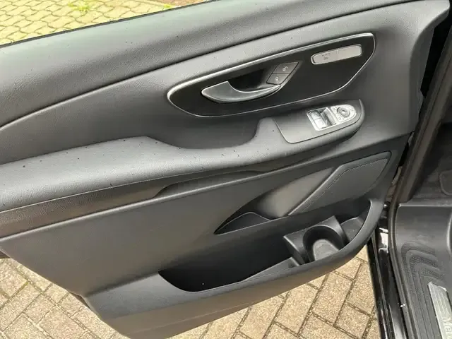 Mercedes-Benz V 220