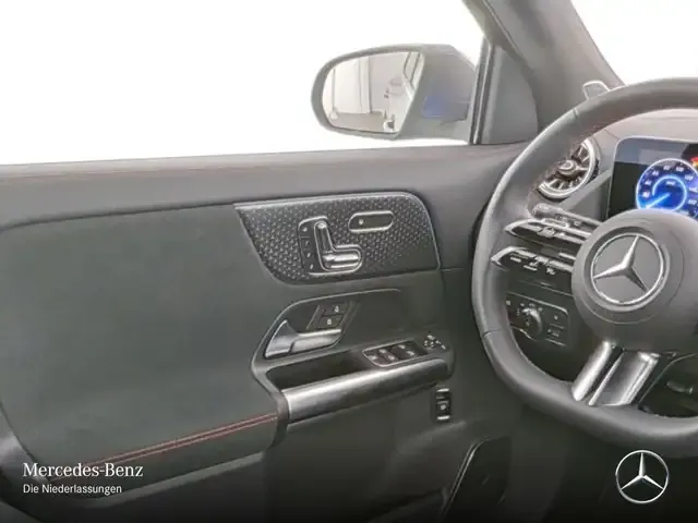 Mercedes-Benz EQA 300