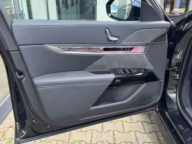 BMW 740