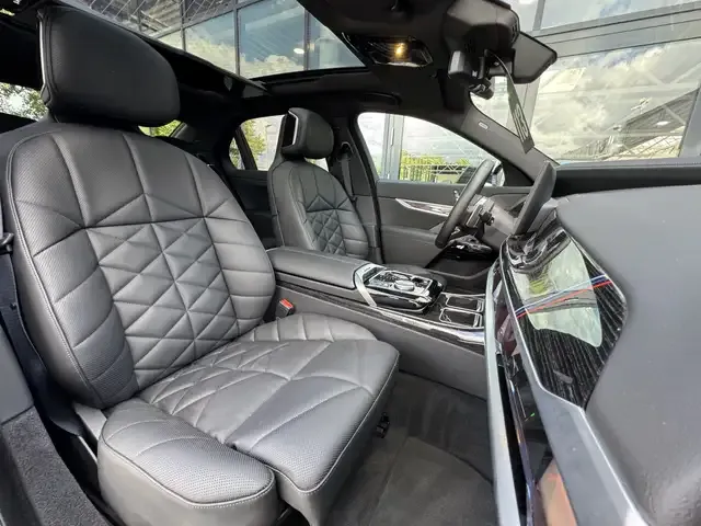 BMW 740