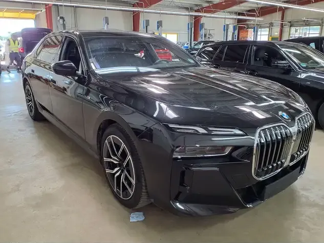 BMW 740
