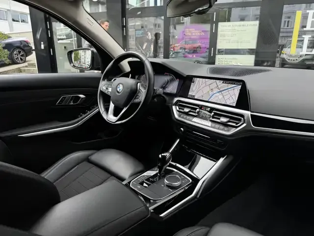BMW 330