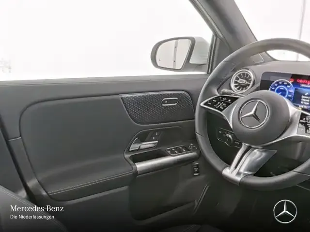 Mercedes-Benz EQA 300