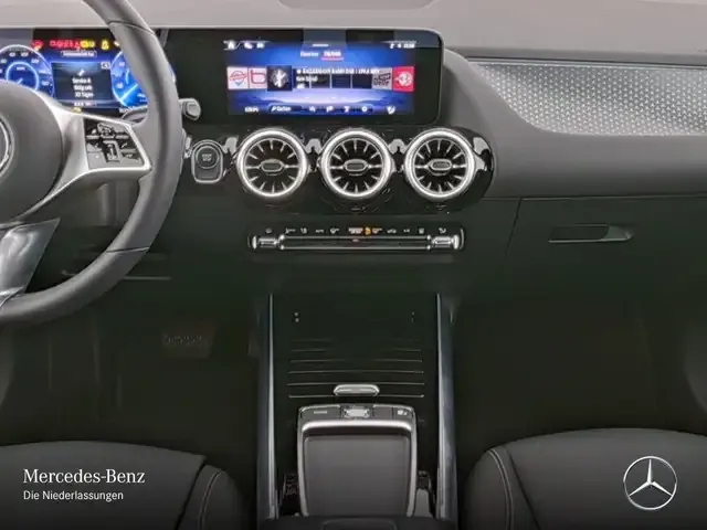 Mercedes-Benz EQA 300