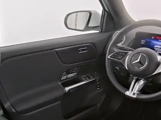 Mercedes-Benz EQB 300