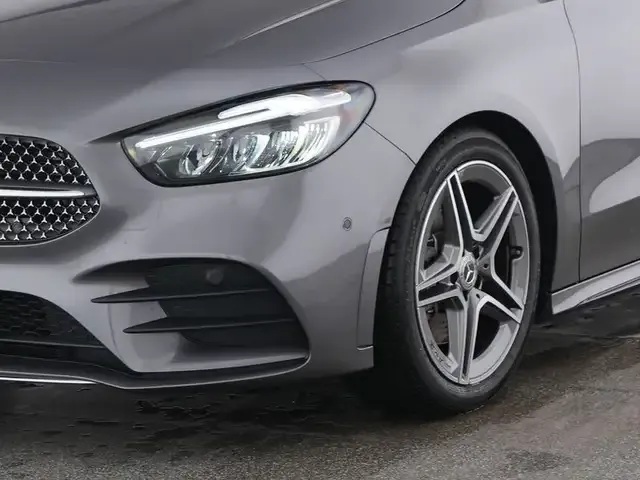 Mercedes-Benz B 220