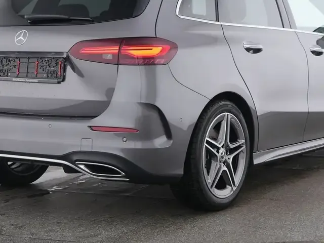 Mercedes-Benz B 220