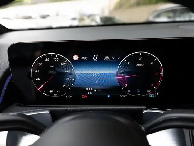 Mercedes-Benz GLB 220