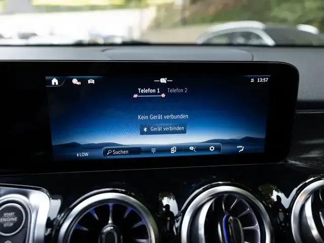 Mercedes-Benz GLB 220