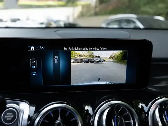 Mercedes-Benz GLB 220