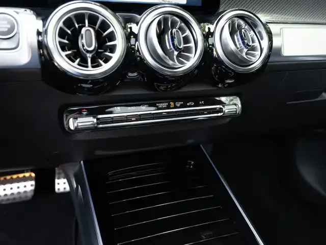 Mercedes-Benz GLB 220