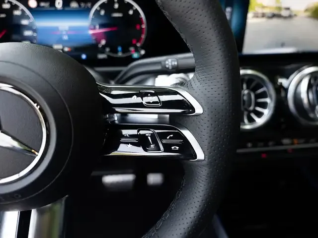 Mercedes-Benz GLB 220