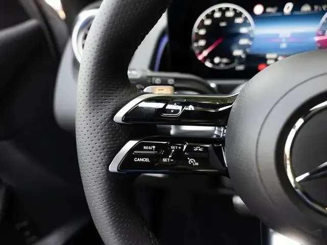 Mercedes-Benz GLB 220