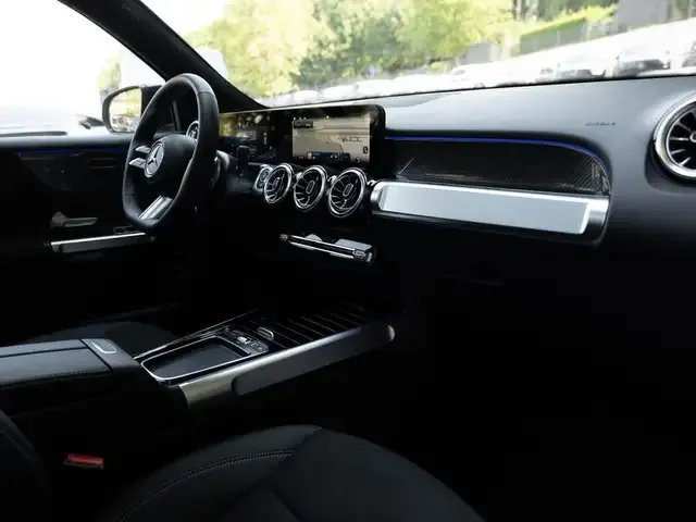 Mercedes-Benz GLB 220