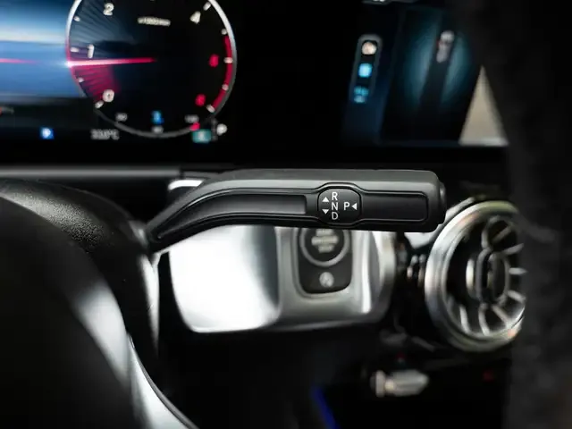 Mercedes-Benz GLB 220