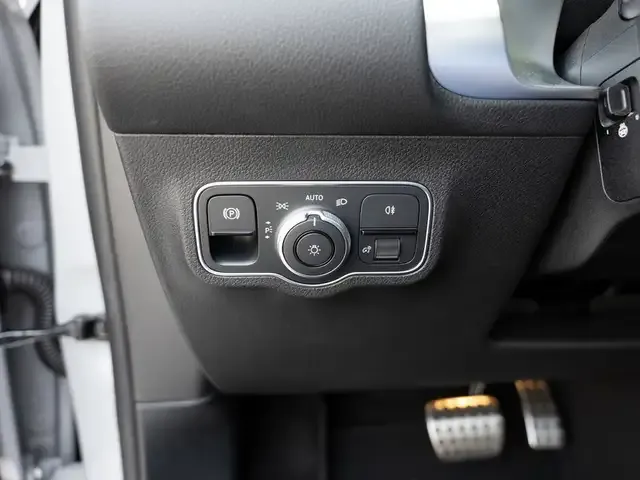 Mercedes-Benz GLB 220