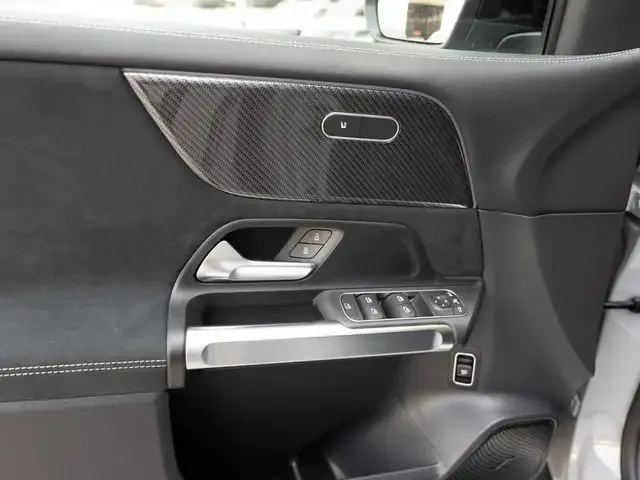 Mercedes-Benz GLB 220