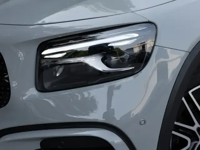 Mercedes-Benz GLB 220