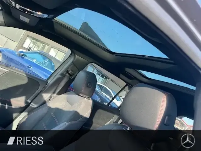 Mercedes-Benz EQB 300