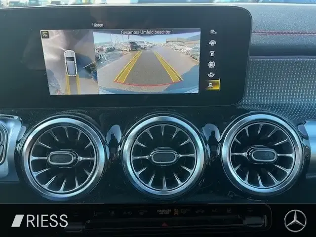 Mercedes-Benz EQB 300