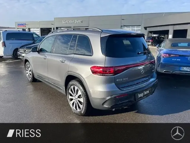 Mercedes-Benz EQB 300