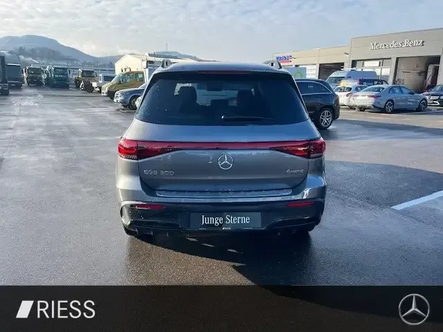Mercedes-Benz EQB 300