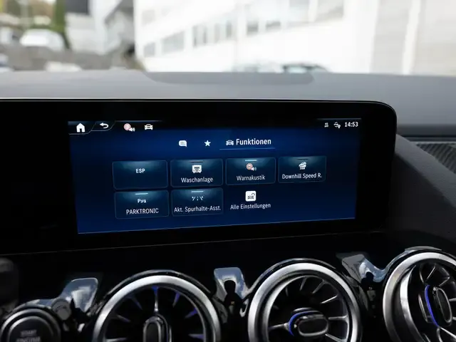 Mercedes-Benz GLA 220