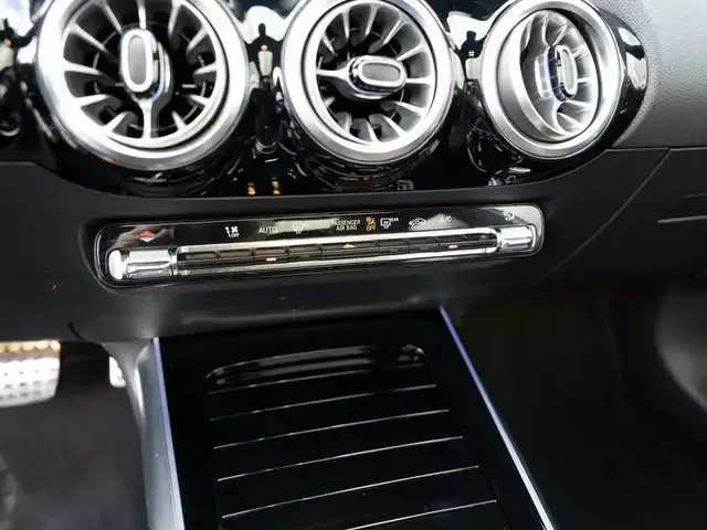 Mercedes-Benz GLA 220