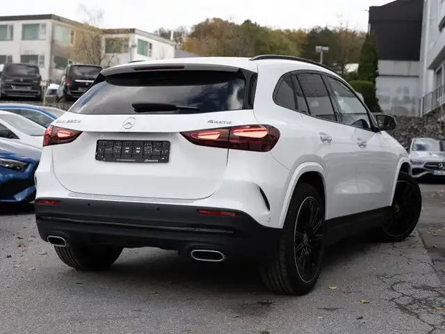 Mercedes-Benz GLA 220