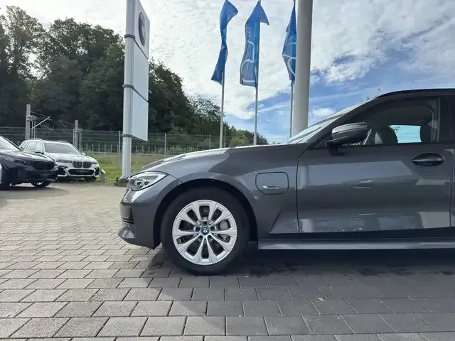 BMW 330