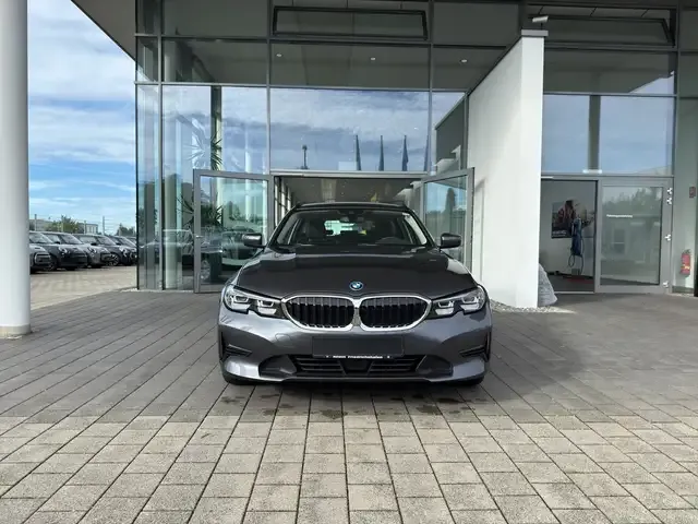 BMW 330