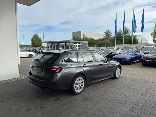 BMW 330