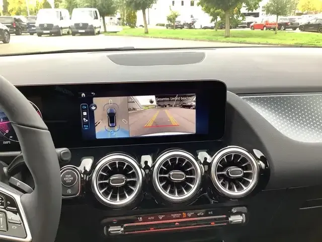 Mercedes-Benz GLA 220