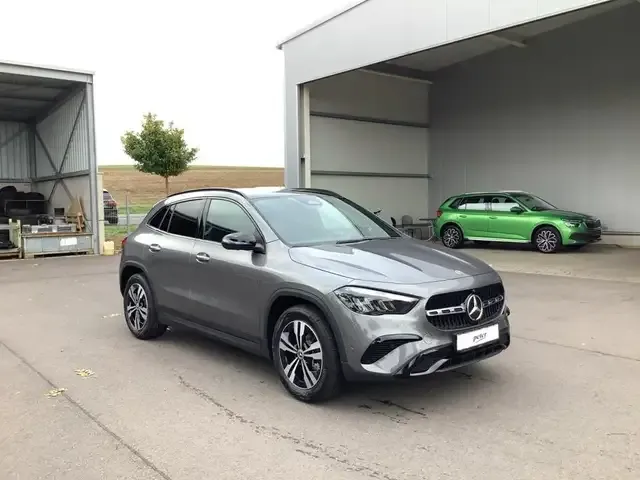 Mercedes-Benz GLA 220