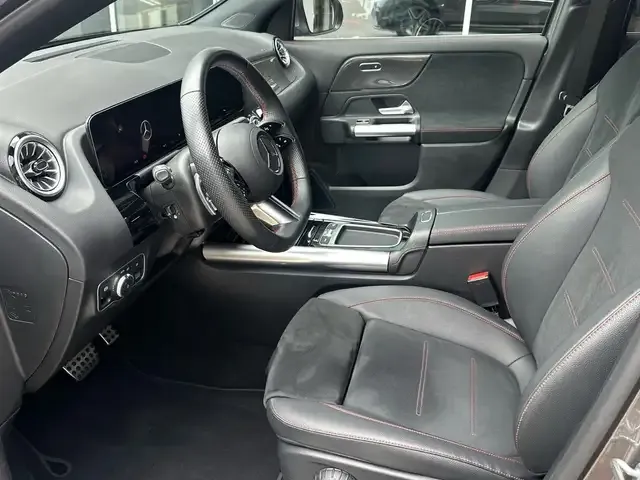 Mercedes-Benz GLA 220