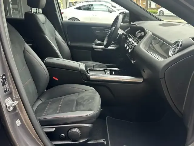 Mercedes-Benz GLA 220