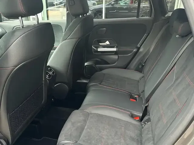 Mercedes-Benz GLA 220