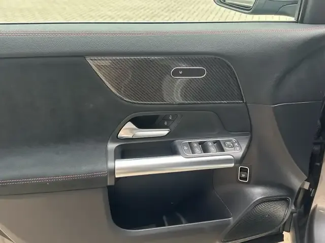 Mercedes-Benz GLA 220