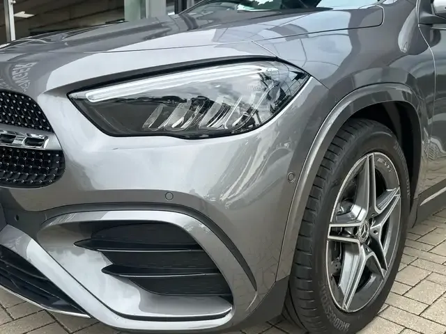 Mercedes-Benz GLA 220