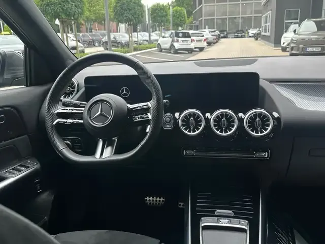 Mercedes-Benz GLA 220