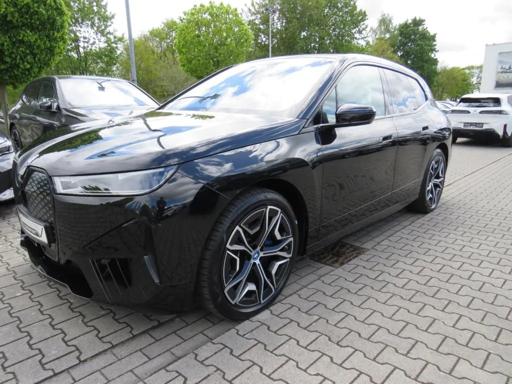 BMW iX