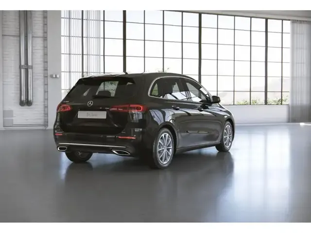 Mercedes-Benz B 180