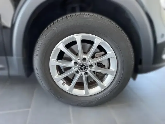 Mercedes-Benz GLB 180