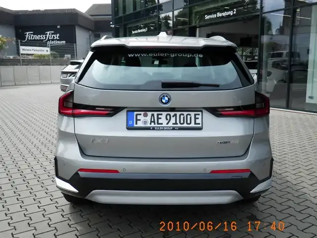 BMW iX1