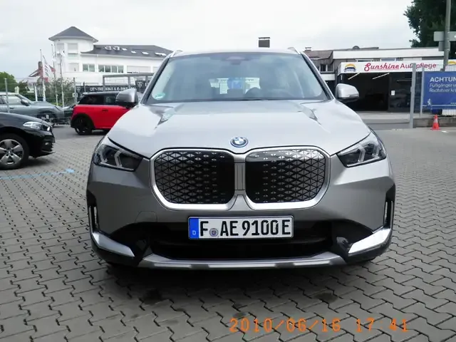 BMW iX1