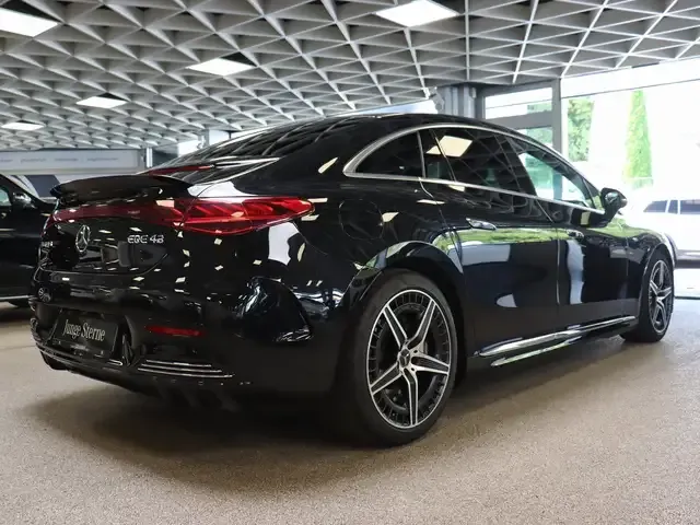 Mercedes-Benz EQE 43