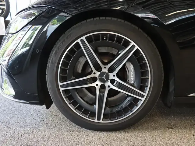 Mercedes-Benz EQE 43